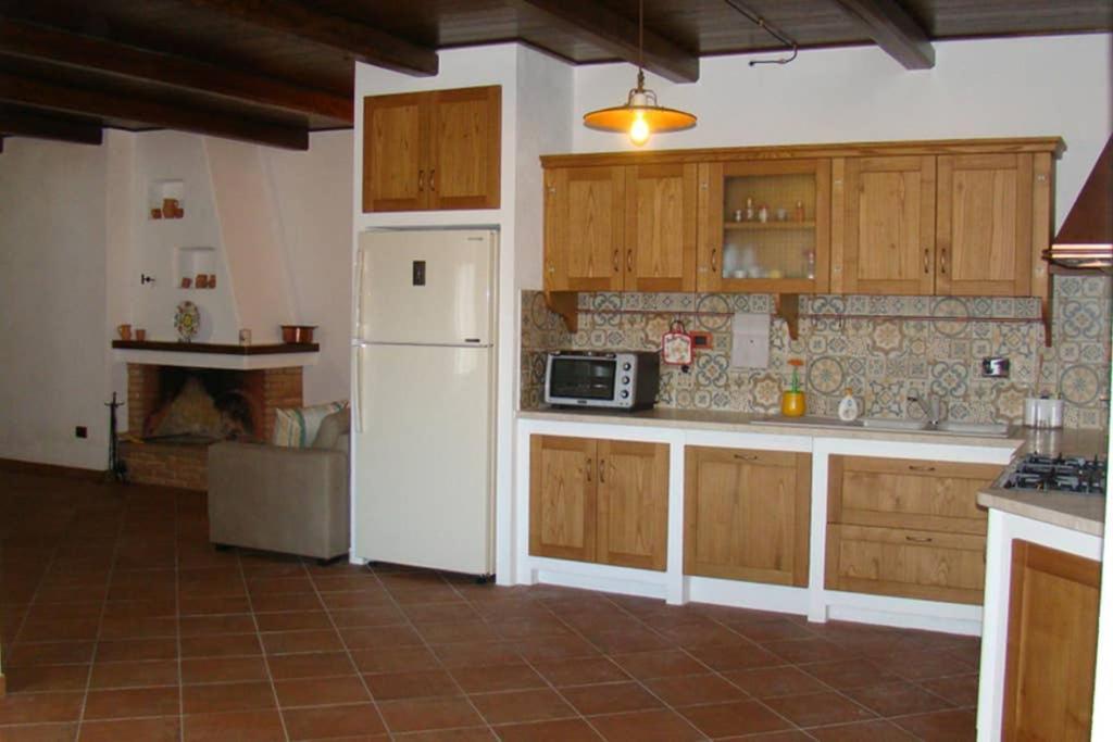 Bella Casa Con Giardino A 10 Minuti Dal Mare Apartment อาเญ็นตู ภายนอก รูปภาพ