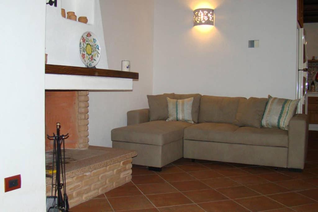 Bella Casa Con Giardino A 10 Minuti Dal Mare Apartment อาเญ็นตู ภายนอก รูปภาพ