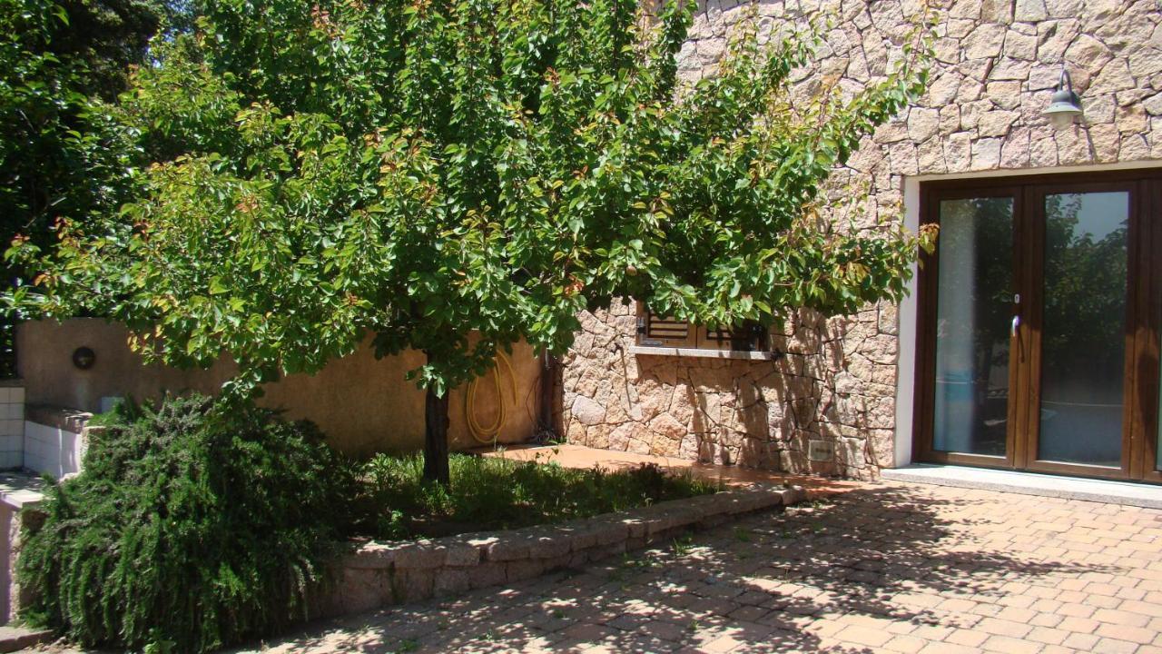 Bella Casa Con Giardino A 10 Minuti Dal Mare Apartment อาเญ็นตู ภายนอก รูปภาพ